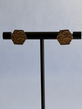 Load image into Gallery viewer, Scallop Hex Studs