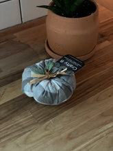 Load image into Gallery viewer, Individual Pumpkins
